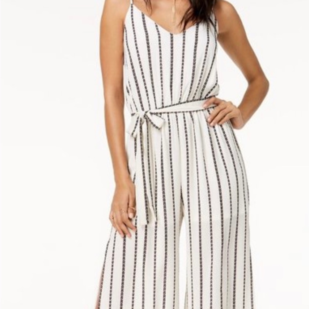 WHITE&BLACK JUMPSUIT W/ SLIT LEGS